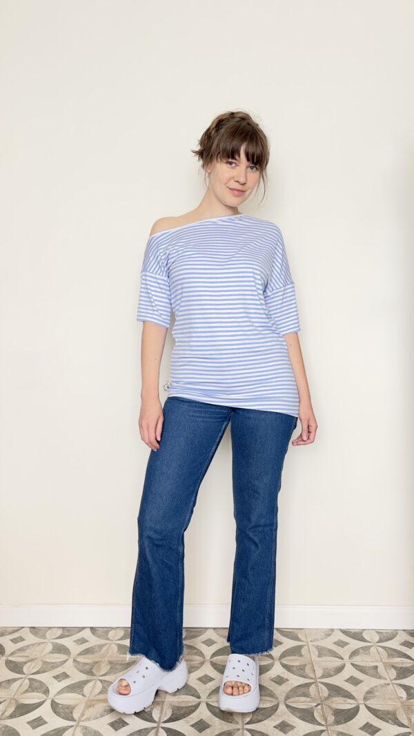 ASYMMETRICAL ONE-SHOULDER T-SHIRT IN BLUE