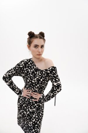 ONE-SHOULDER PRINT BLACK DRESS